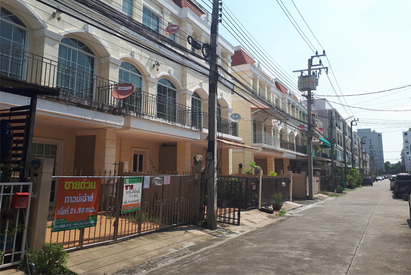 ทาวน์เฮาส์ 3 ชั้น หมู่บ้านวโรดม เพลส
